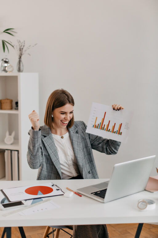 Photo of lady in great mood telling employees via video link about improving economic condition of business
Гороскоп успеха
