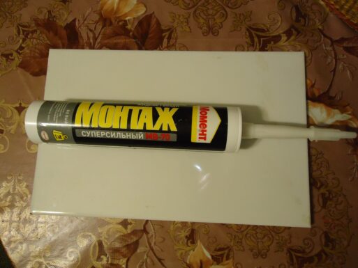 приклеить плитку на жидкие гвозди